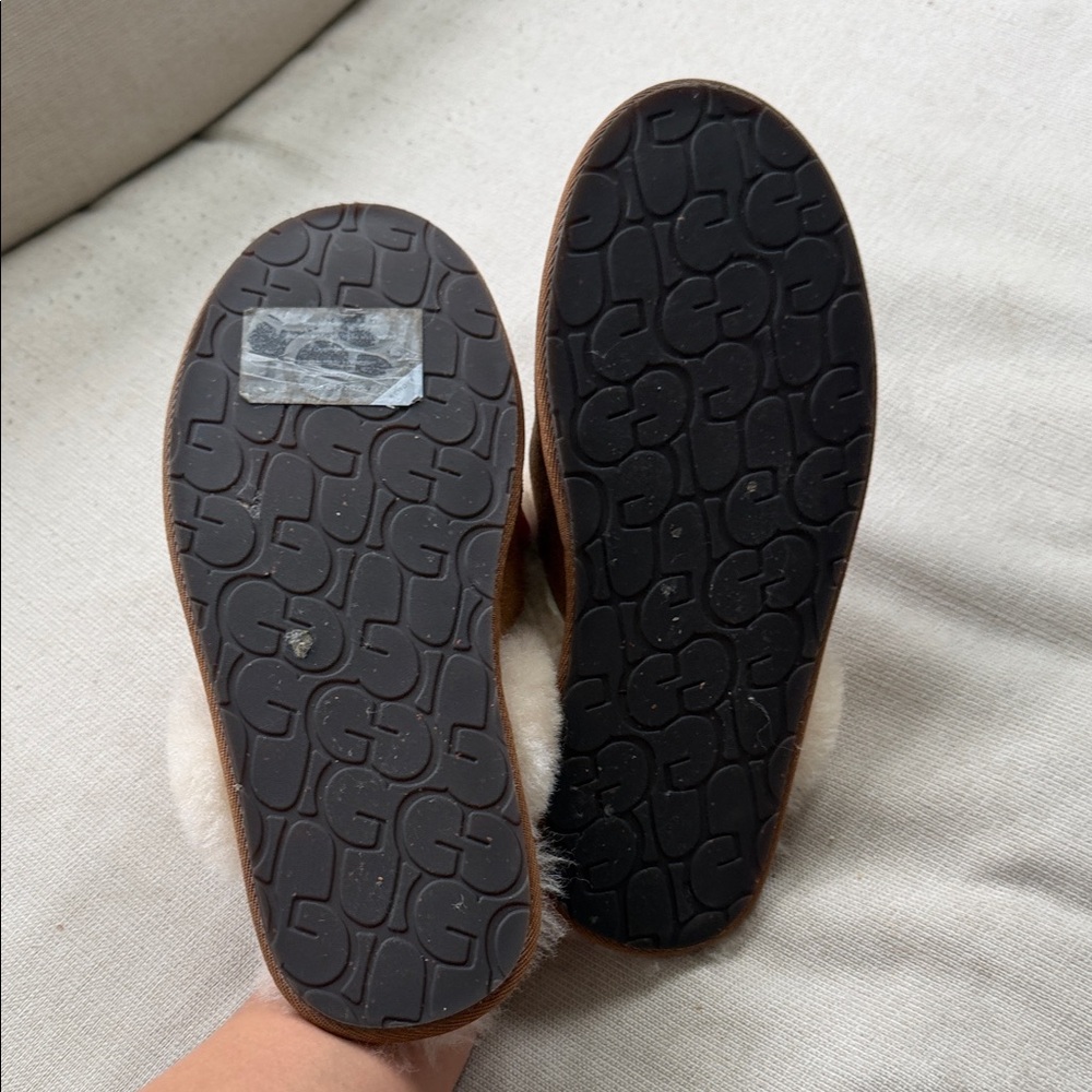 UGG Scuffette Slipper - Chestnut - Picture 3 of 3